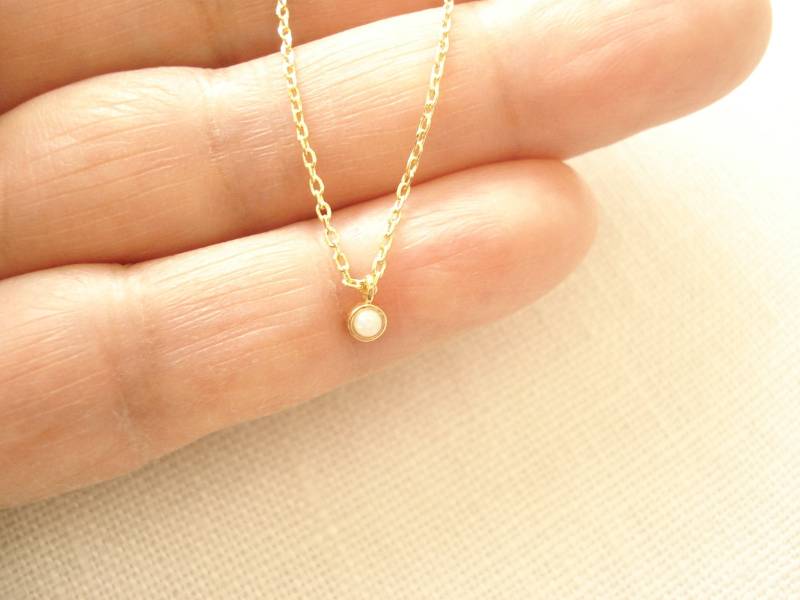 Süße Opal Halskette ...winzig Zarte Anhänger Charme, Zierlich Minimalistisch, Alltägliche Einfache Schmuck, Schwesternschaft, Hochzeit von blueJboutique7