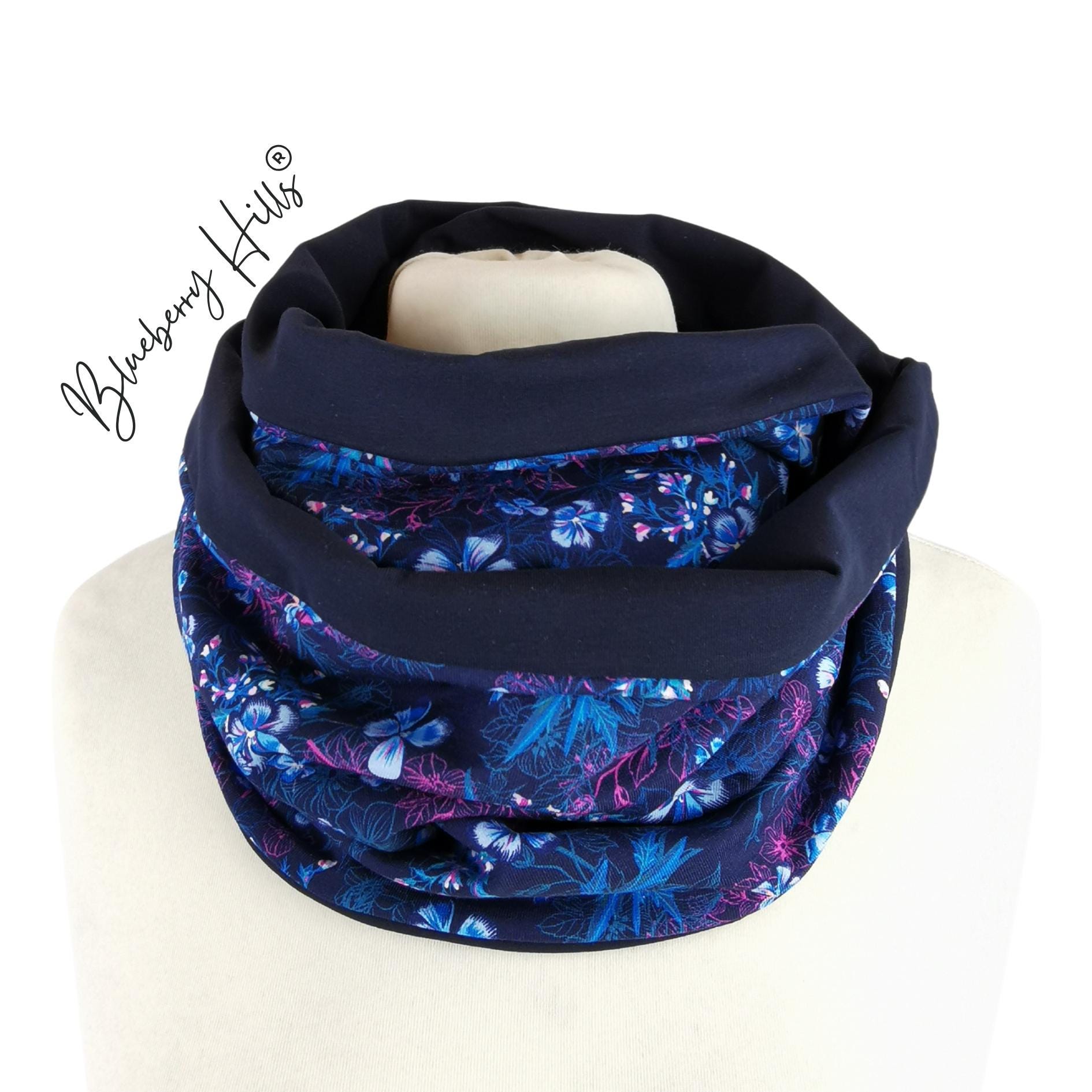 Loop "Blue Meadow" Dunkelblau Pink Blumen Rund Jersey Schlauchschal Loop "Blue Meadow" Dunkelblau Pink Blumen Rund Jersey Schlauchschal von blueberryhillsshop