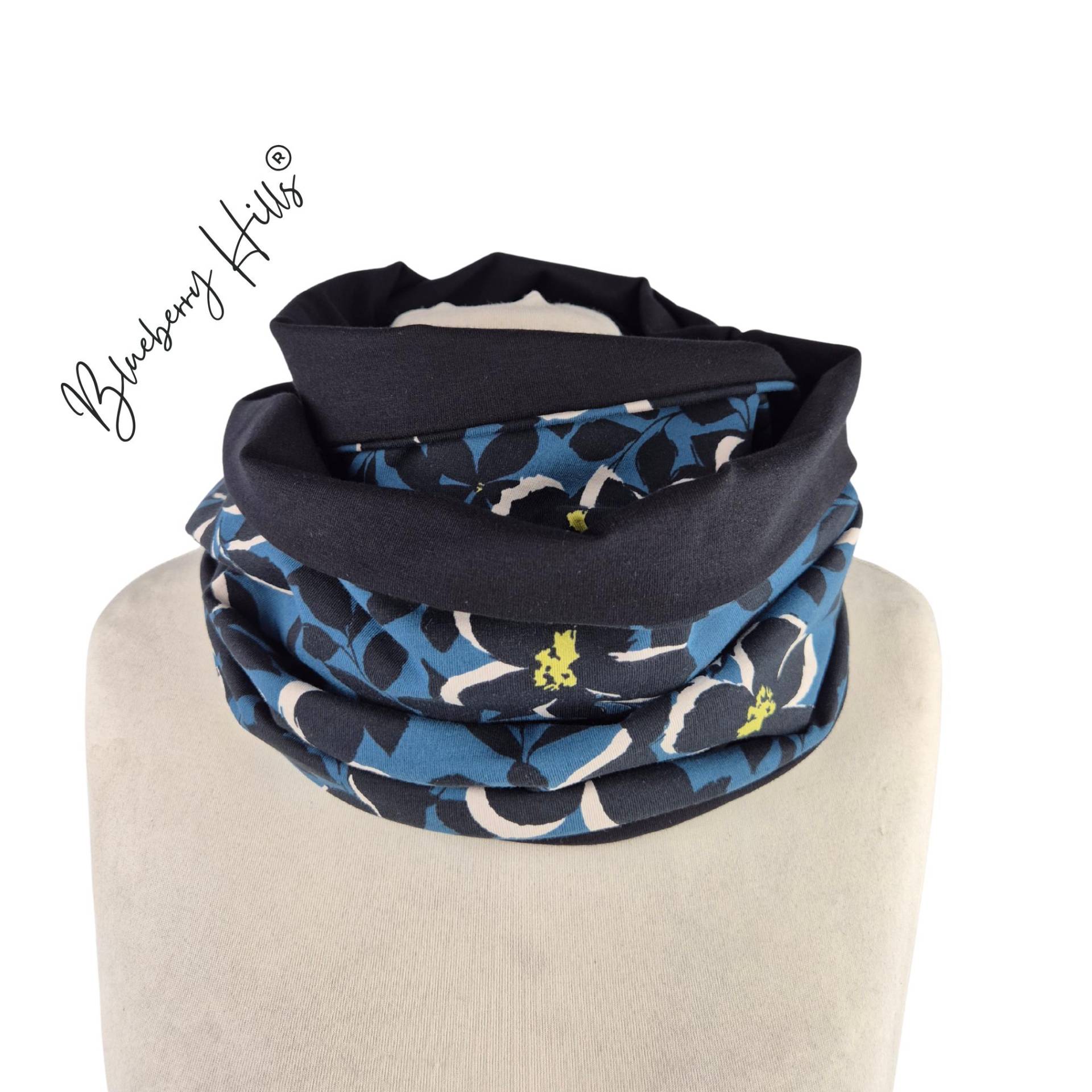 Loop "Flom" 2 Größen Handgemacht Aus Jersey Mit Blumenmuster Als Stillschal Oder Loop-Schal Für Damen Weich Casual Blau-Schwarz Handmade Loop "Flom" 2 Größen Handgemacht Aus Jersey Mit Blumenmuster Als Stillschal Oder Loop-Schal Für Damen Weich Casual Blau-Schwarz Handmade von blueberryhillsshop