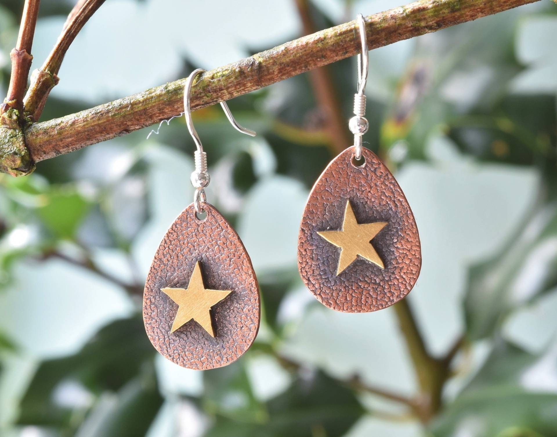 Kupfer Und Messing Ei Ohrringe Mit Stern-Motiv von bluebirdhouseonline