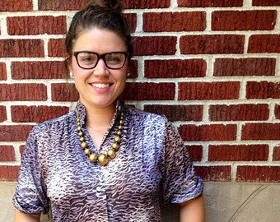 Vtg-Lila Brushstroke Print-Bluse/Randon Größe L Nehru Kragen Taste Abstract Drucken von bluebirdklassics