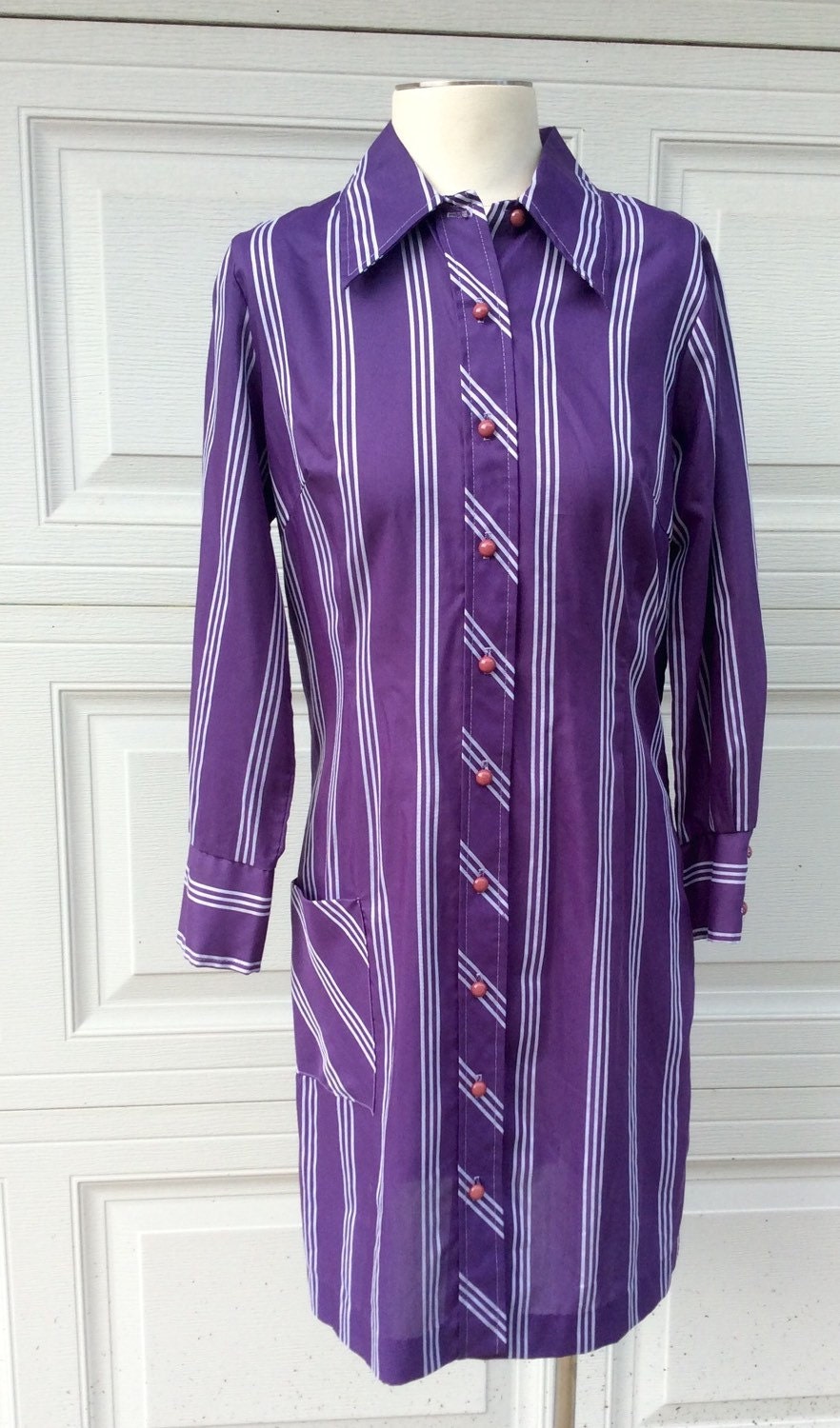 Vtg-Lila Gestreift Kleid/Langärmelige Taste Vertikale Streifen Retro Midi von bluebirdklassics