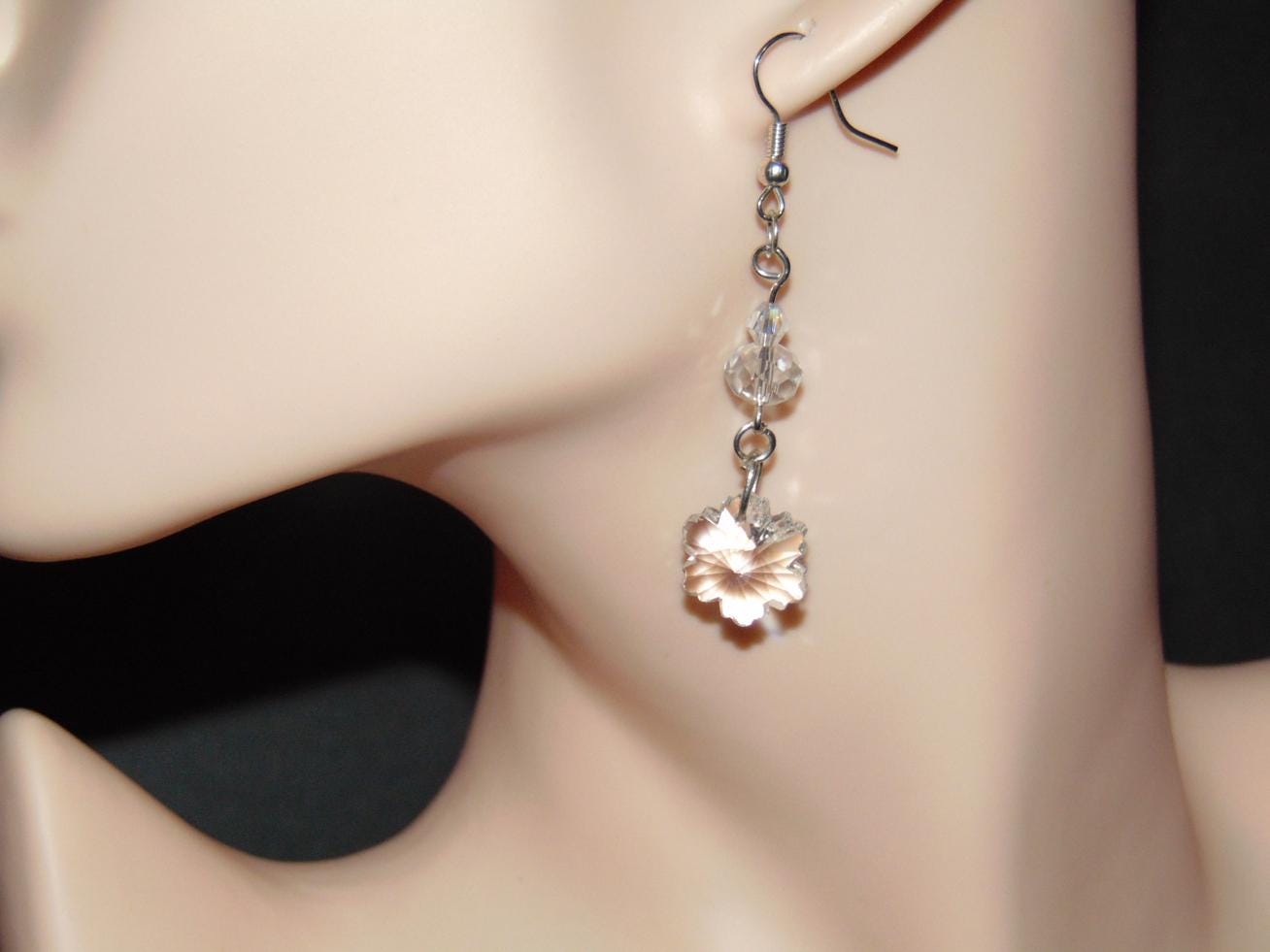 Klare Funkelnde Eis Wie Glaskristall Schneeflocke Ohrringe An Silbernen Haken, Designer Schmuck, Handwerker, Accessoire, Bijou, Trendy, Ice Like Klare Funkelnde Eis Wie Glaskristall Schneeflocke Ohrringe An Silbernen Haken, Designer Schmuck, Handwerker, Accessoire, Bijou, Trendy, Ice Like von bluepolarbeargems