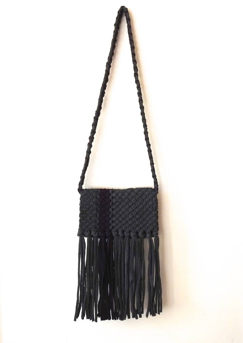 Makramee-Tasche - T-Shirt Garn Makramee Geldbörse Fransen Retro Und Boho Hippie Mode Fransen-Makramee-Tasche-Zwei-Ton von bluestitchhandmade