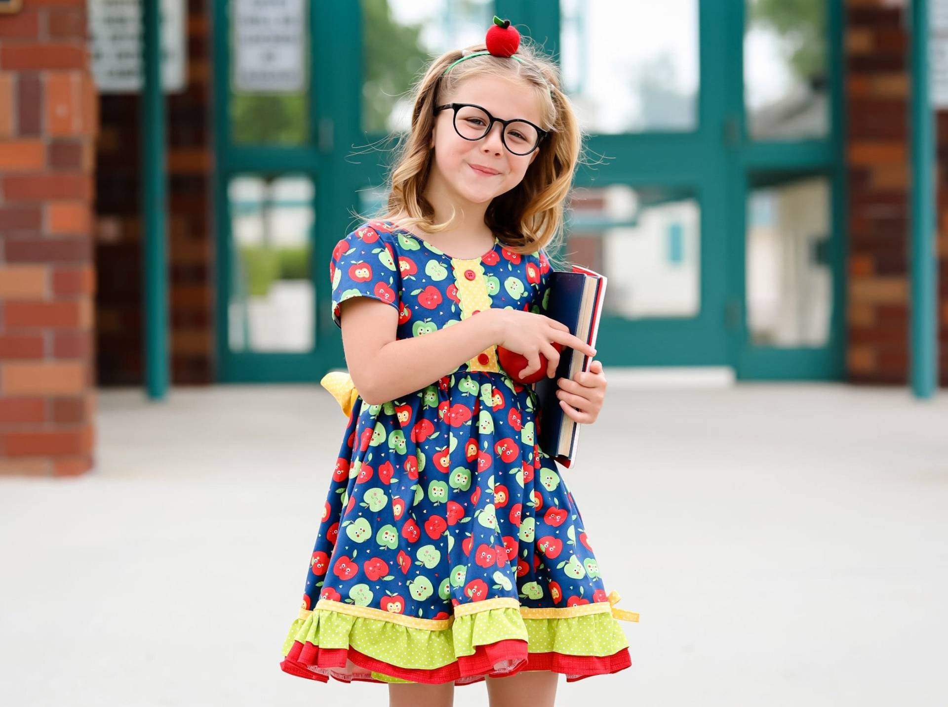 Mädchen Zurück Zu Schulkleid, Am Ersten Schultag, Kindergarten Kleid, Apfelkleid Schulbild Vorschulkleid von blumoondesign