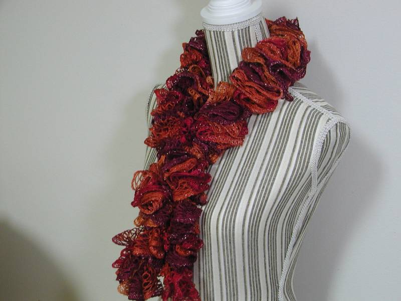 Frilly Crochet Scarf von bluuj