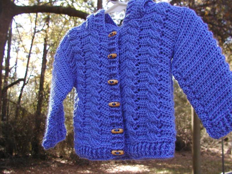 Gehäkelter Kapuzenpullover von bluuj