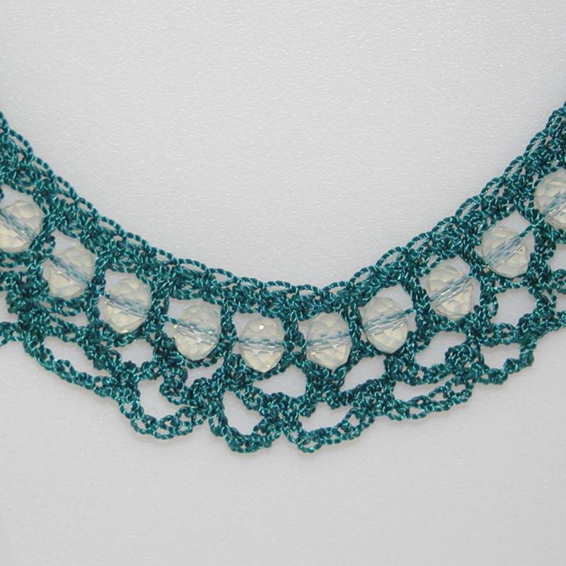 Gehäkeltes Teal Und Kristall Halskette von bluuj