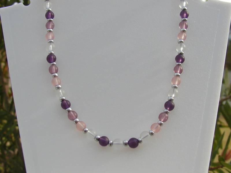 Lila Und Pink Matt Perlen Halskette von bluuj