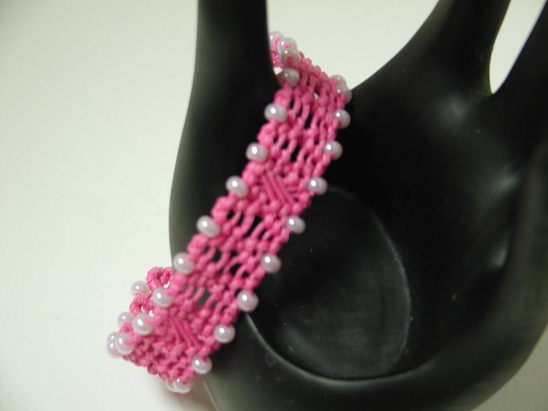 Rosa Makramee-Armband von bluuj