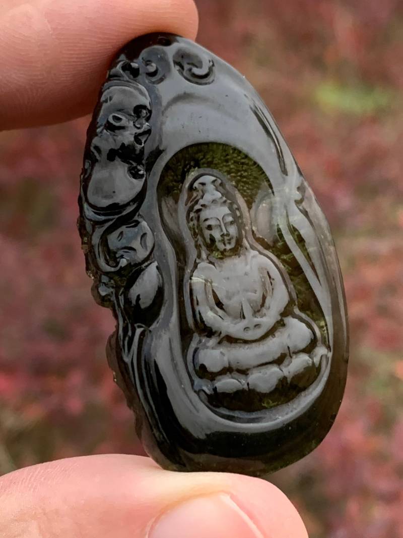 Große Moldavit Schnitzerei Buddha von bohemianmoldavite