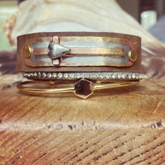 Seitlich Kreuz Armband, Handwerker Glaube Haben Glauben Halten Die Armband Manschette Seitlich Kreuz Armband, Handwerker Glaube Haben Glauben Halten Die Armband Manschette von bohemiansoulshine