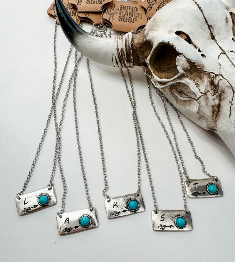Anfangsgestempelte Halskette Türkis Tropfen Stein Anhänger Hand Gestempelt Western Halskette - Geschenkidee | Brautjungfern Lehrer Geschenke von bohoranchshop