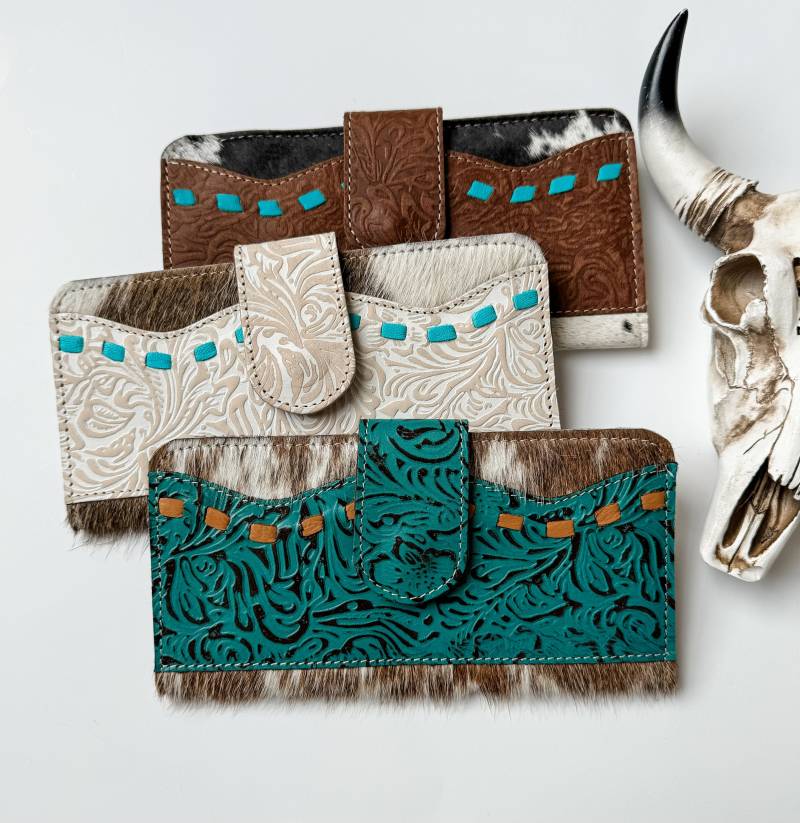 Blumenleder Geldbörse | Western Echte Hand Punziert Türkis Oder Braun Leder Geldbörse Checkbook Haare Auf Fell Rindsleder von bohoranchshop