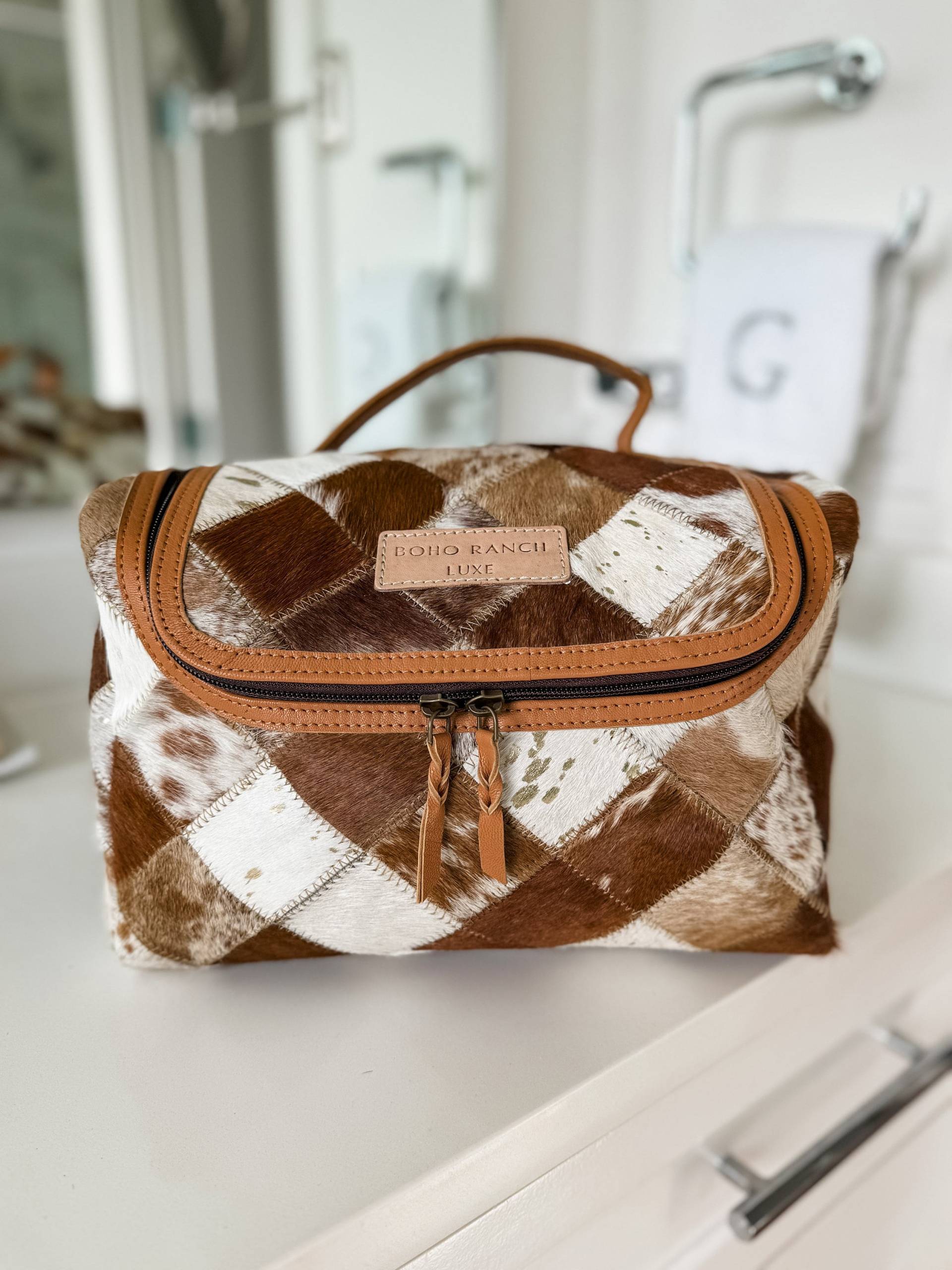 Boho Luxe Toiletry Tasche Echthaar Auf Hand Punzierte Leder Make-Up Reisen Kulturbeutel Western Rasur Kosmetik - Große, Weit Offene von bohoranchshop