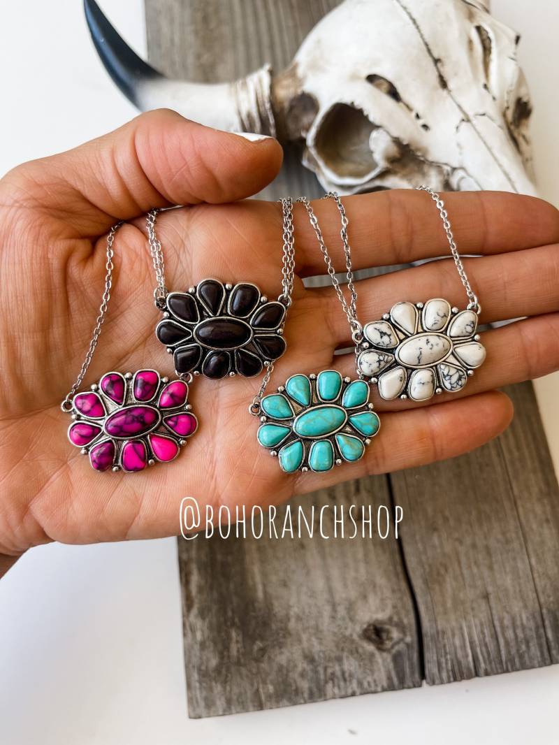 Concho Halskette Kleine Halb Stein Concho Anhänger Halskette Southwestern Schmuck Western von bohoranchshop