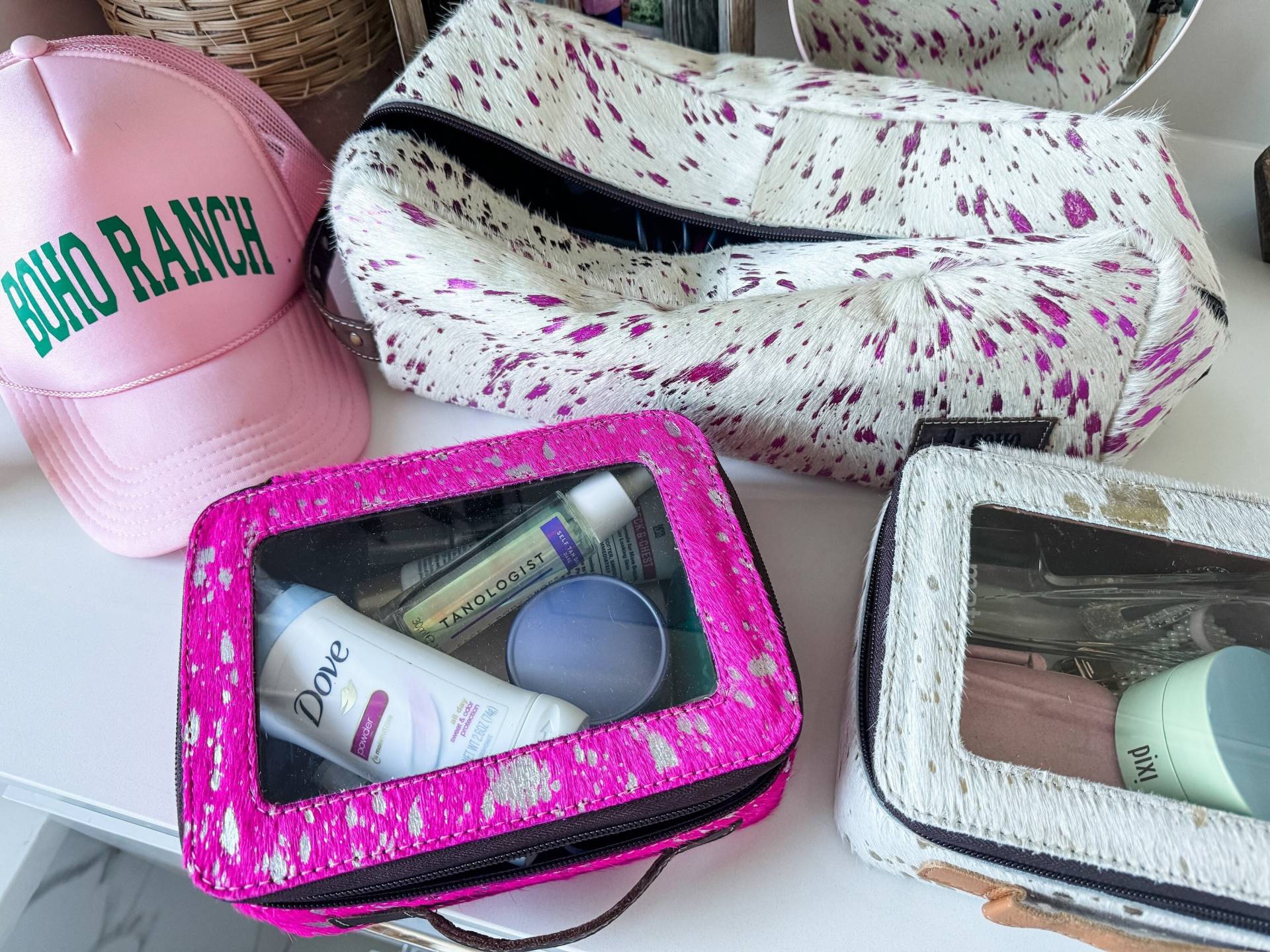 Cowhide Kosmetiktasche Echtes Haar Auf Leder Klar Make-Up Tasche Kulturtasche Western Rasierkosmetik Druckvoll Howdy Fall von bohoranchshop