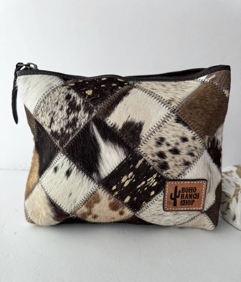 Cowhide Makeup Bag Rindsleder Make-Up Tasche Echtes Haarleder-Täschchen Western Reise Kulturtasche Rasier - & Kosmetiktasche von bohoranchshop