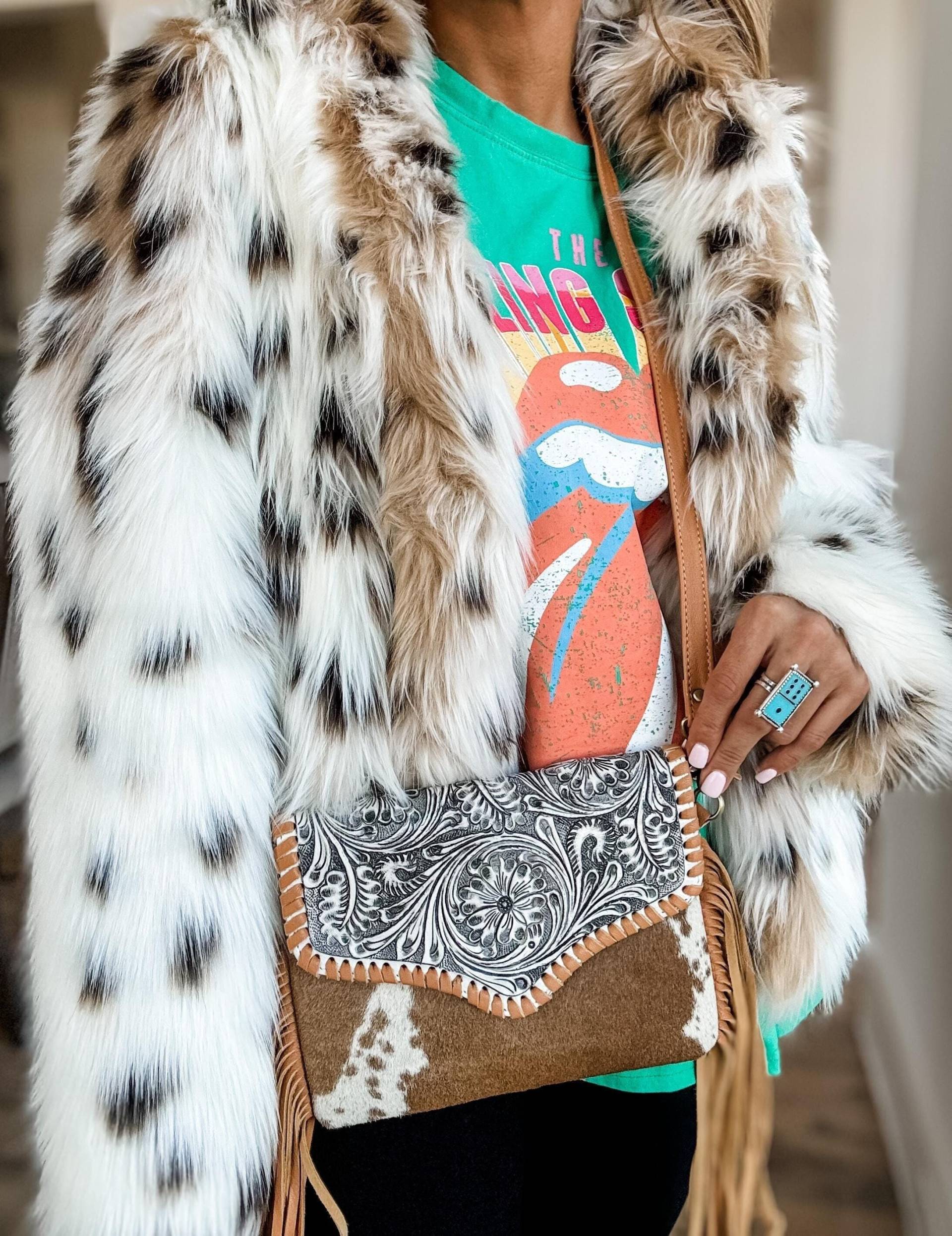 Die Delilah - Crossbody Western-Punzierte Leder-Clutch-Clutch | Haare Auf Fell Geldbörse Messenger Fringe Rindsledertasche Weiß Leder von bohoranchshop