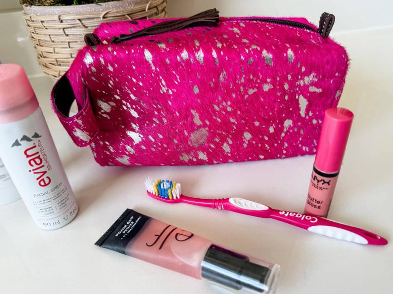 Rindleder Kulturbeutel Echte Pinke Haare Auf Rindsleder | Leder Kulturbeutel Reise Schminktasche Western Rasierset Kosmetik Howdy Nashville von bohoranchshop