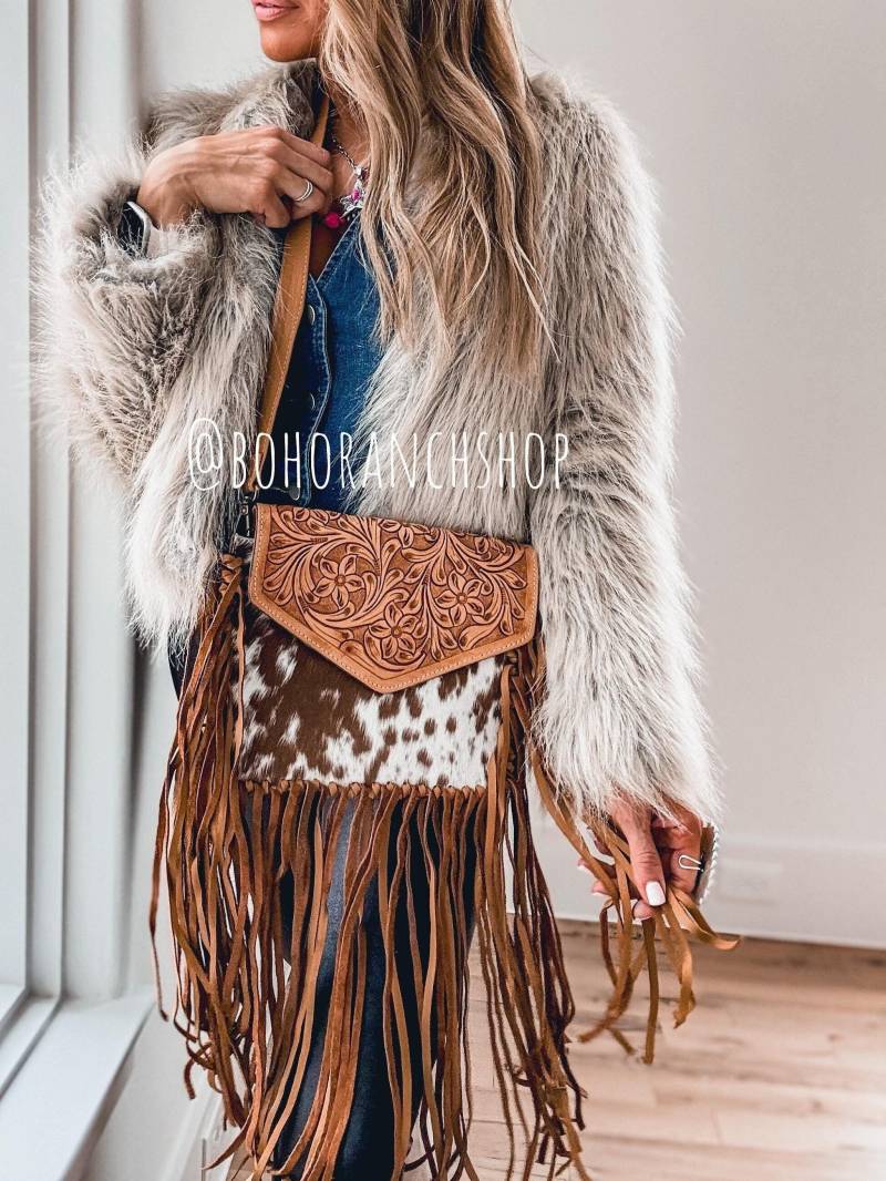 The Brittany Crossbody Western Fransen Geldbörse Punzierte Leder Rindsleder Quaste Kupplung Crossbody | Messenger Fringe Bag von bohoranchshop