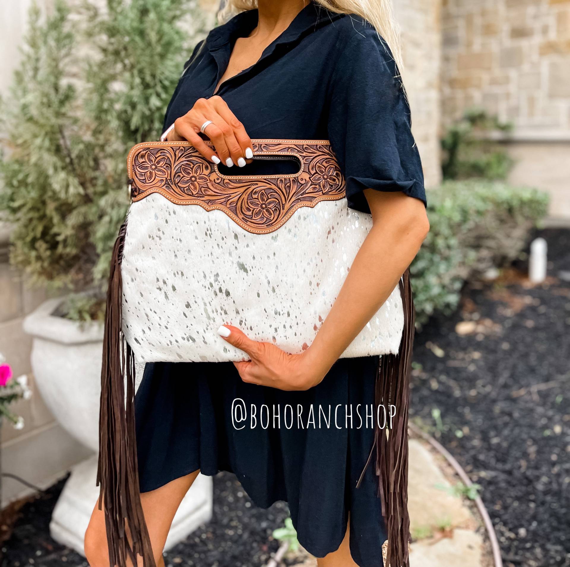 The Maggie - Tooled Rindsleder Umhängetasche Beige Silber | Western Fransen Quaste Clutch Messenger Fringe Hand Punziert Leder Geldbörse Tasche von bohoranchshop