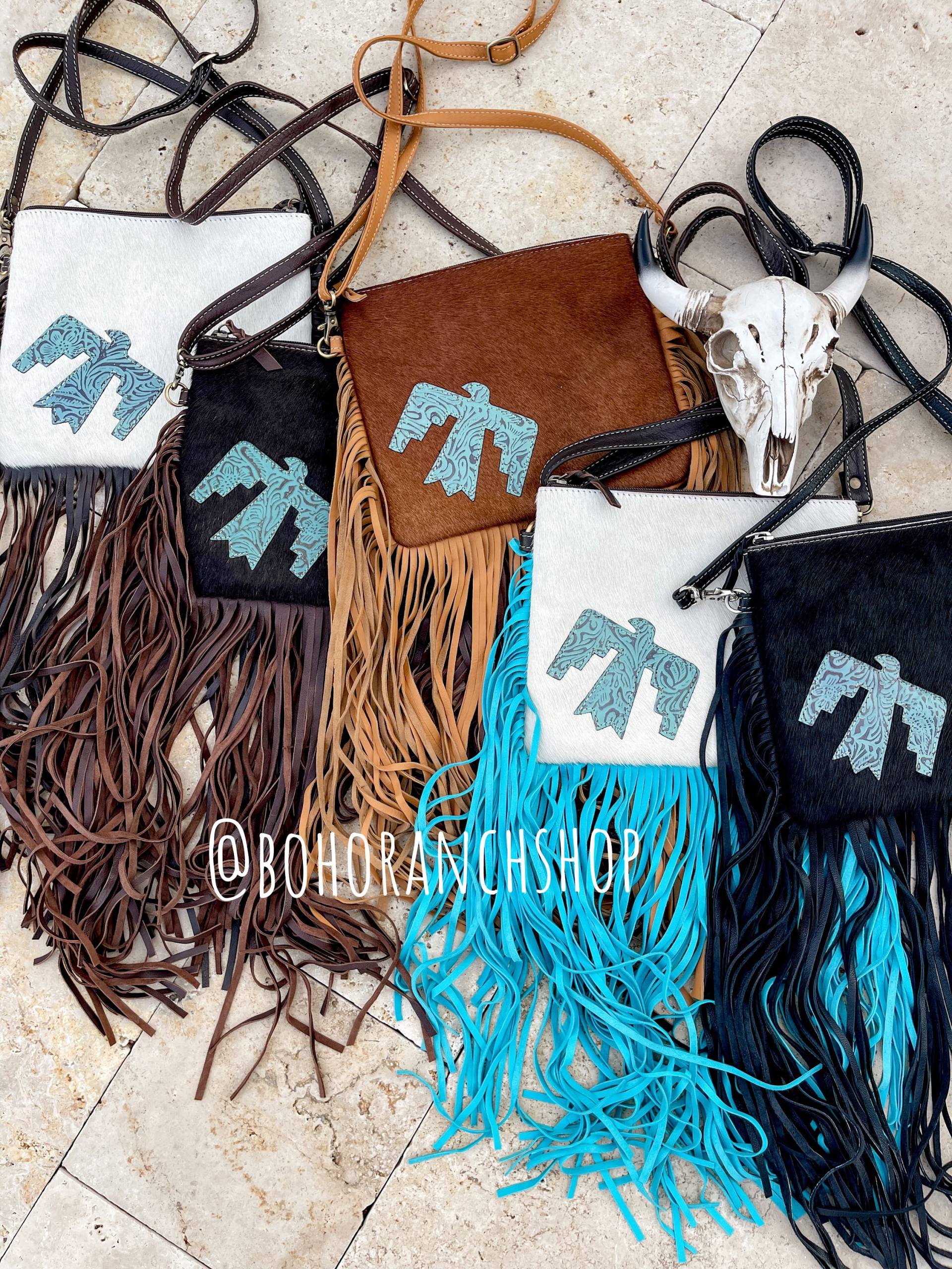 Thunderbird Cowhide Crossbody Western Punzierte Leder-Clutch-Clutch | Haarreif Auf Fell Geldbeutel Messenger Fringe Rindledertasche von bohoranchshop