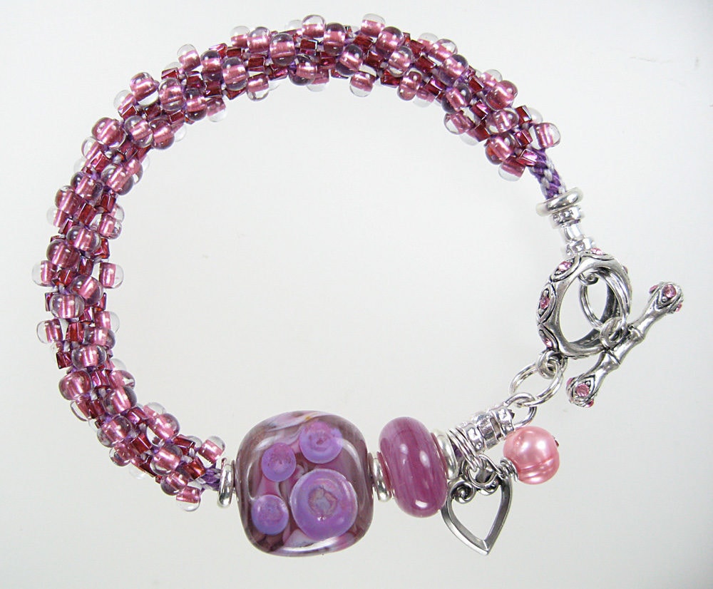 Handgefertigtes Pinkes Kumihimo Perlenarmband Mit Lampwork Perlen Handgefertigtes Pinkes Kumihimo Perlenarmband Mit Lampwork Perlen von boldenka