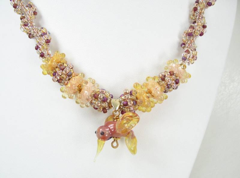 Perlenkette Und Ohrringe Mit Glas Lampwork Kolibri Anhänger Perlenkette Und Ohrringe Mit Glas Lampwork Kolibri Anhänger von boldenka