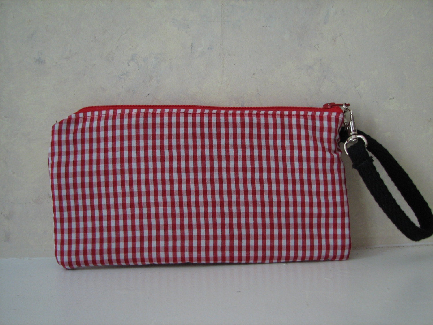 Handgemachte Wristlet Clutch Rot/Weiß Karierte Handgemachte Wristlet Clutch Rot/Weiß Karierte von bonecalinda