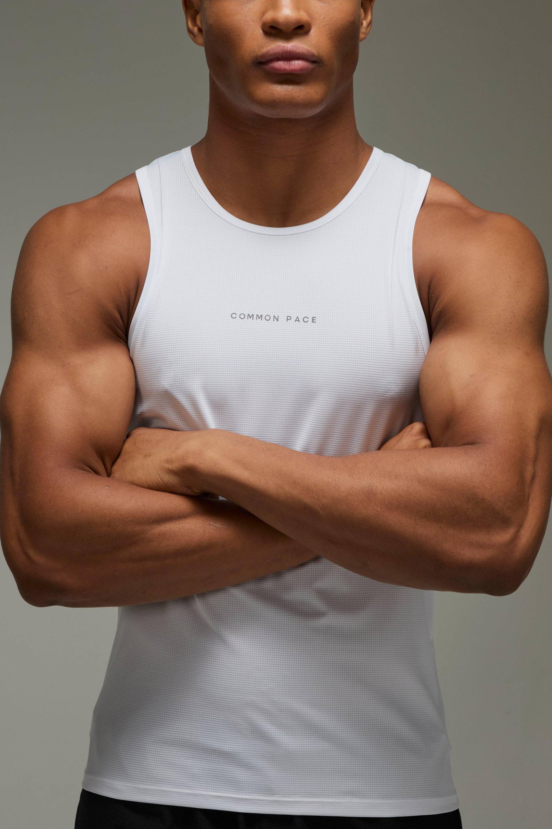 Common Pace Running Regular Fit Mesh Vest - White - L, White Common Pace Running Regular Fit Mesh Vest - White - L, White von boohoo