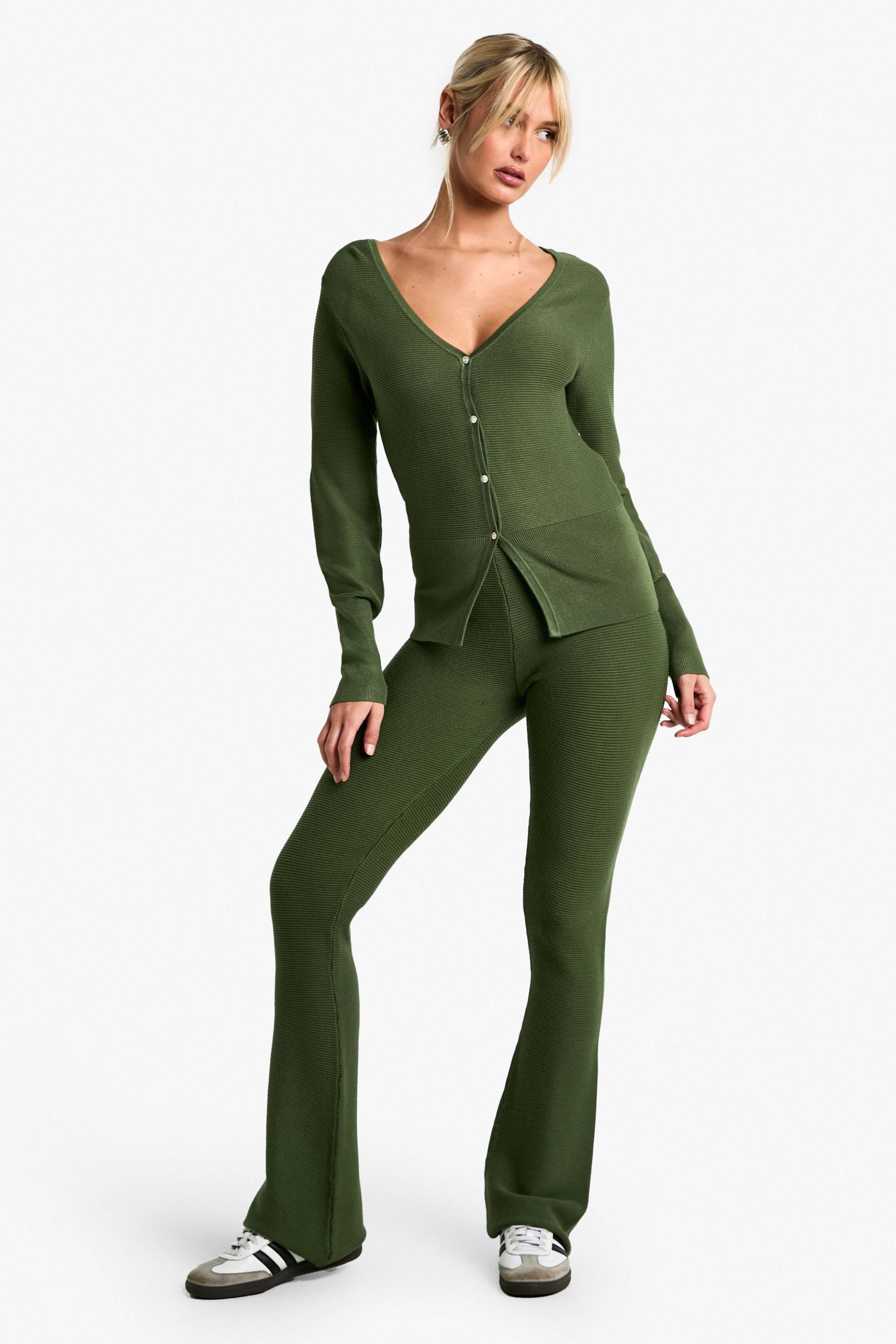 Gerippter Premium Strick-Cardigan Mit Geraffter Taille Und Schlaghose - Washed Khaki - S, Washed Khaki von boohoo