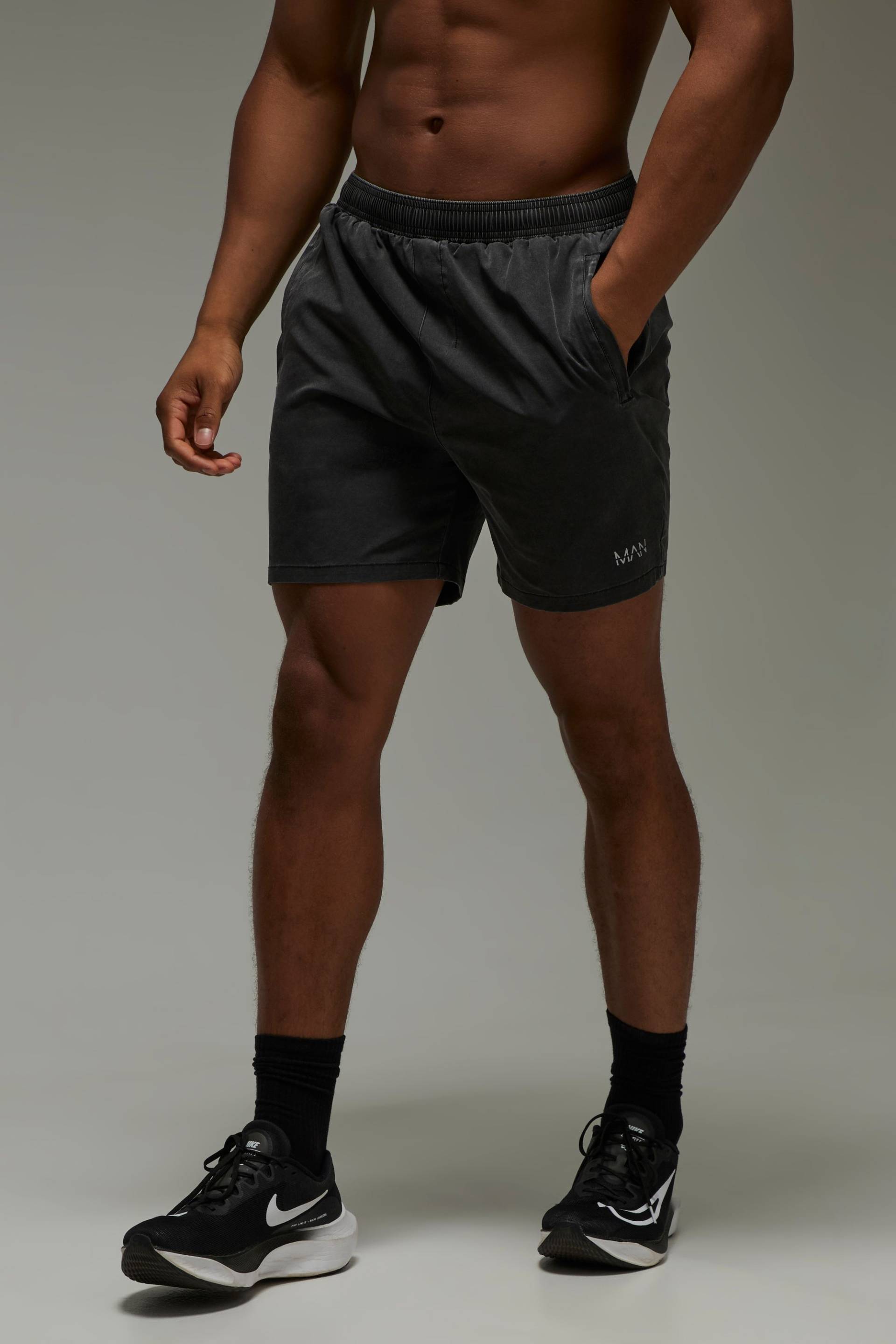 Man Active 5Inch Washed Performance Short - Black - L, Black von boohoo