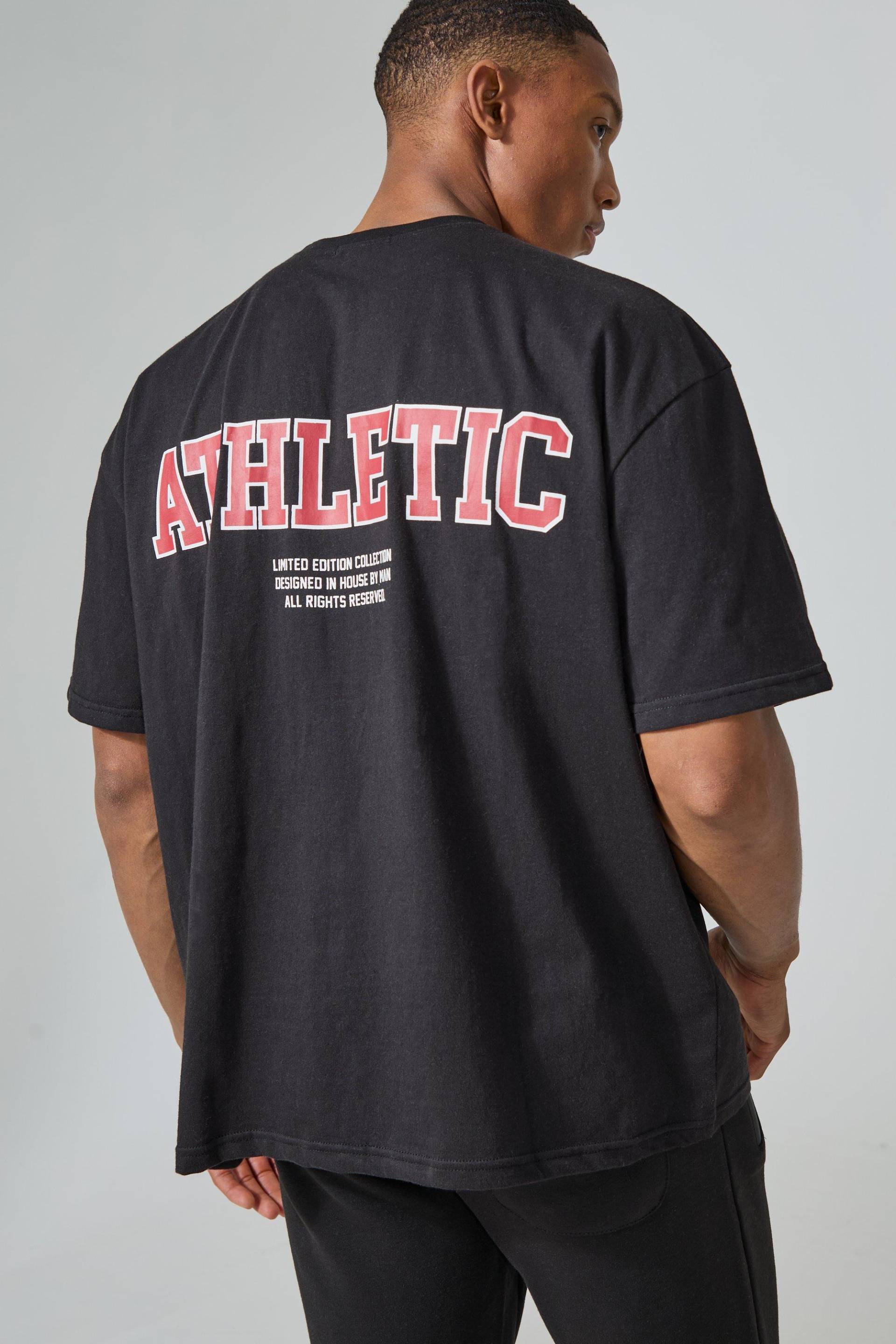 Man Active Kastiges T-Shirt Mit Athletic Print - Black - L, Black von boohoo