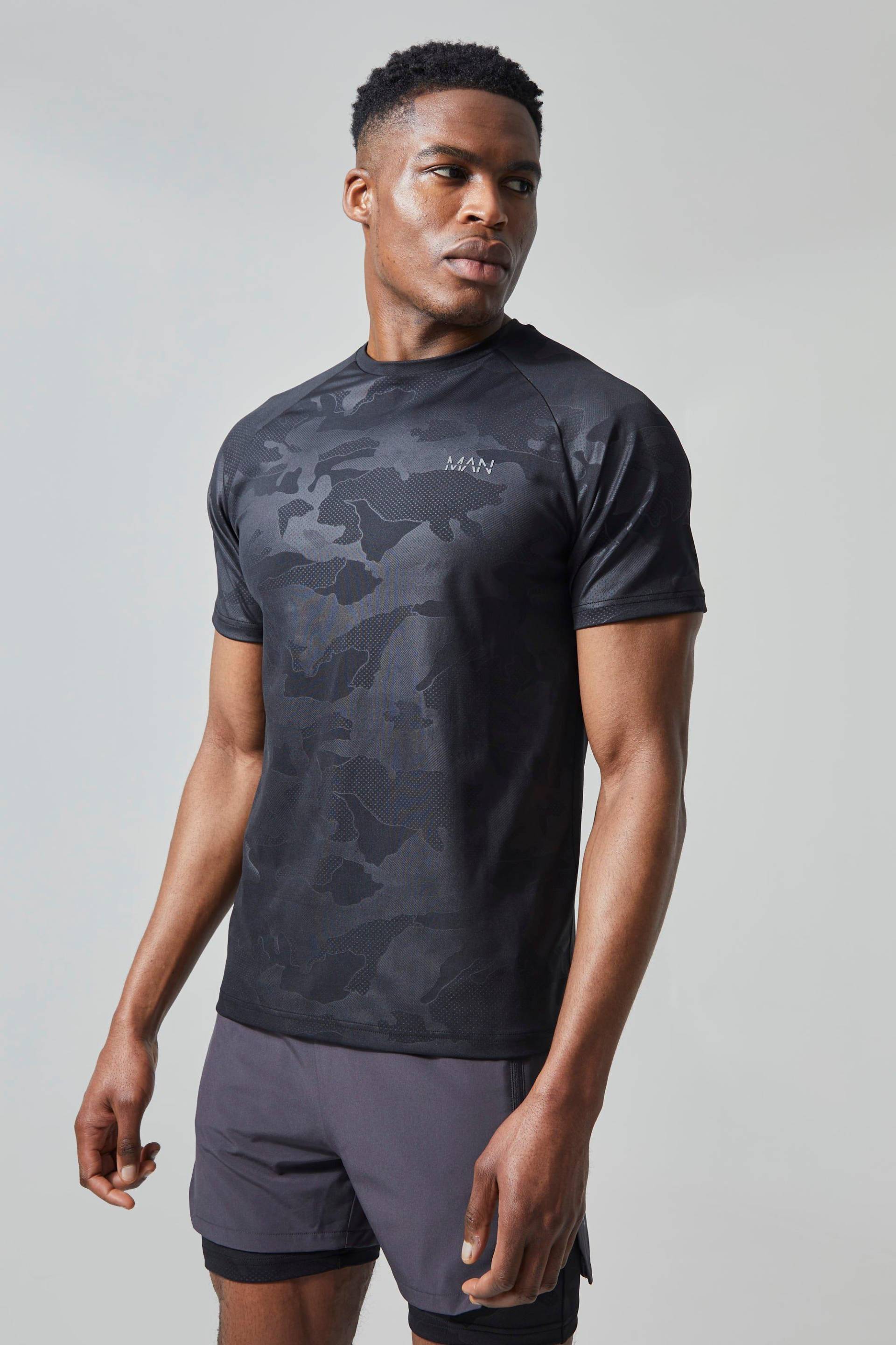 Man Active Camouflage Raglan Performance T-Shirt - Black - L, Black von boohoo