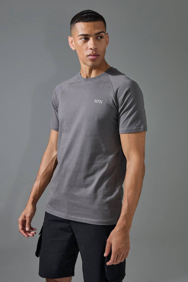 Man Active Gym Raglan T-Shirt - Charcoal - Xs, Charcoal von boohoo