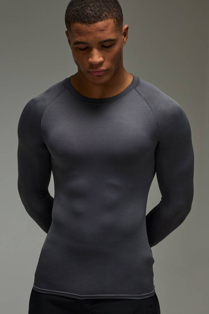 Man Active Lightweight Essentials Gym Raglan Muscle Fit Long Sleeve T-Shirt - Charcoal - L, Charcoal von boohoo