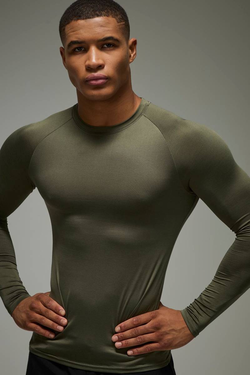 Man Active Lightweight Essentials Gym Raglan Muscle Fit Long Sleeve T-Shirt - Khaki - M, Khaki von boohoo