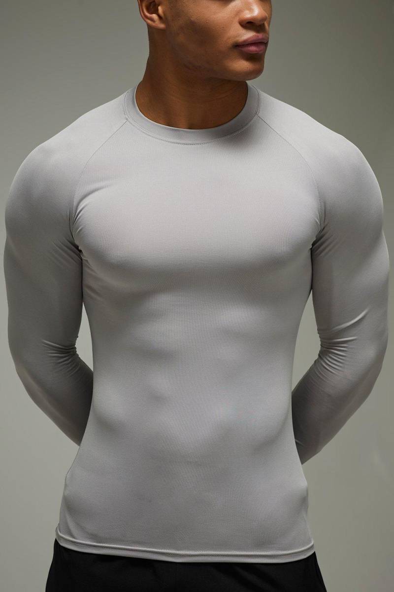 Man Active Lightweight Essentials Gym Raglan Muscle Fit Long Sleeve T-Shirt - Light Grey - L, Light Grey von boohoo
