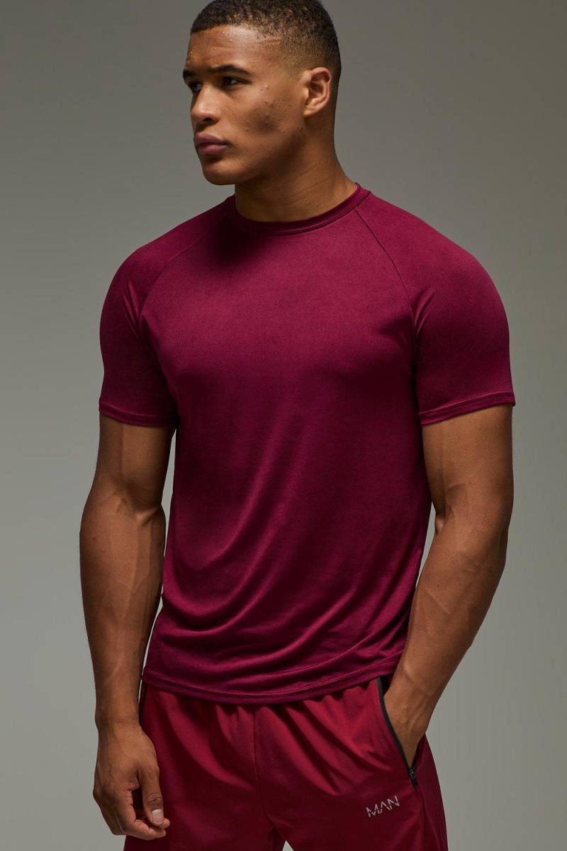 Man Active Lightweight Essentials Gym Regular Fit Raglan T-Shirt - Berry - M, Berry von boohoo