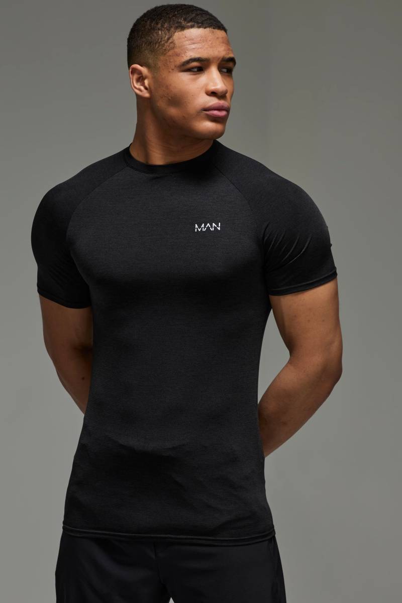 Man Active Lightweight Muscle-Fit Raglan T-Shirt - Black - 2Xl, Black von boohoo