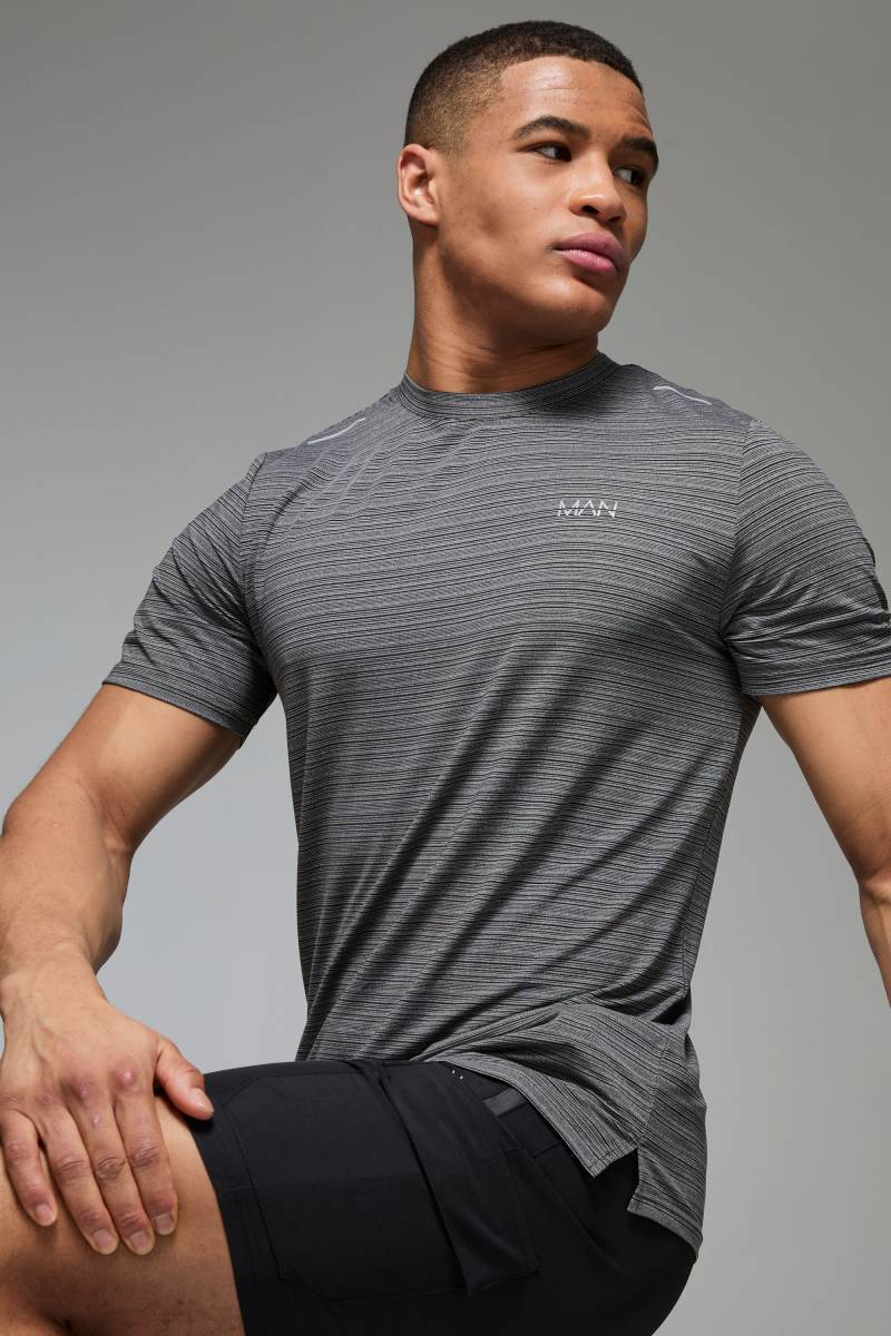 Man Active Lightweight Performance T-Shirt - Charcoal - S, Charcoal von boohoo