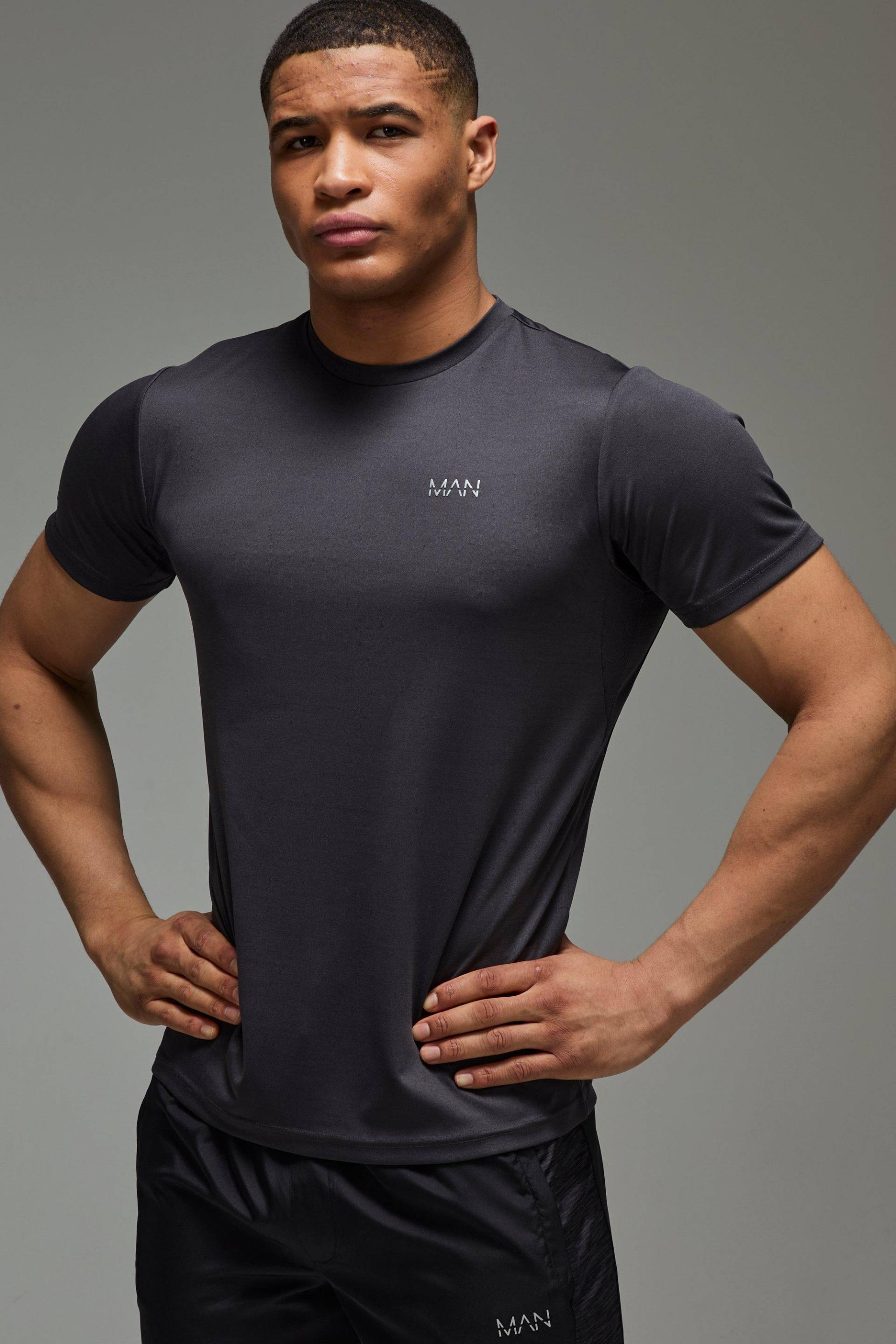 Man Active Lightweight T-Shirt - Charcoal - M, Charcoal Man Active Lightweight T-Shirt - Charcoal - M, Charcoal von boohoo