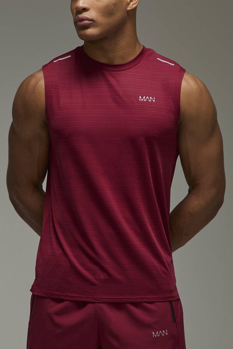 Man Active Regular Engineered Vest - Berry - M, Berry von boohoo