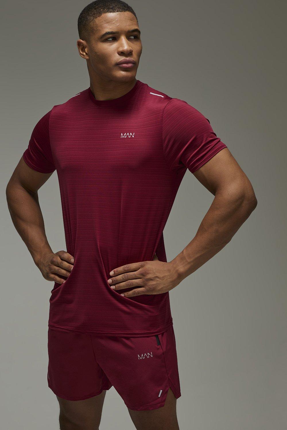 Man Active Regular Fit Engineered T-Shirt - Berry - L, Berry von boohoo