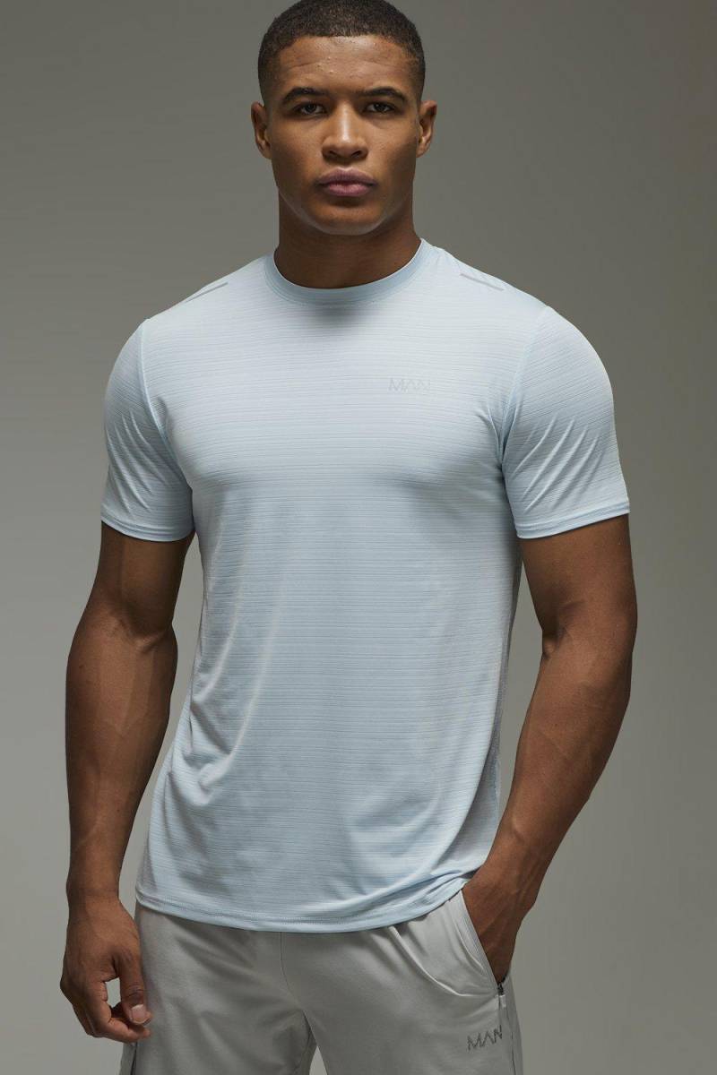 Man Active Regular Fit Engineered T-Shirt - Ice Blue - M, Ice Blue von boohoo