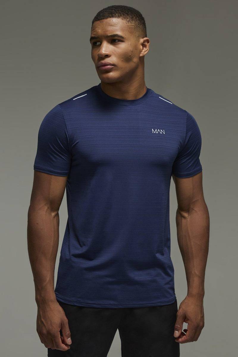 Man Active Regular Fit Engineered T-Shirt - Navy - M, Navy von boohoo