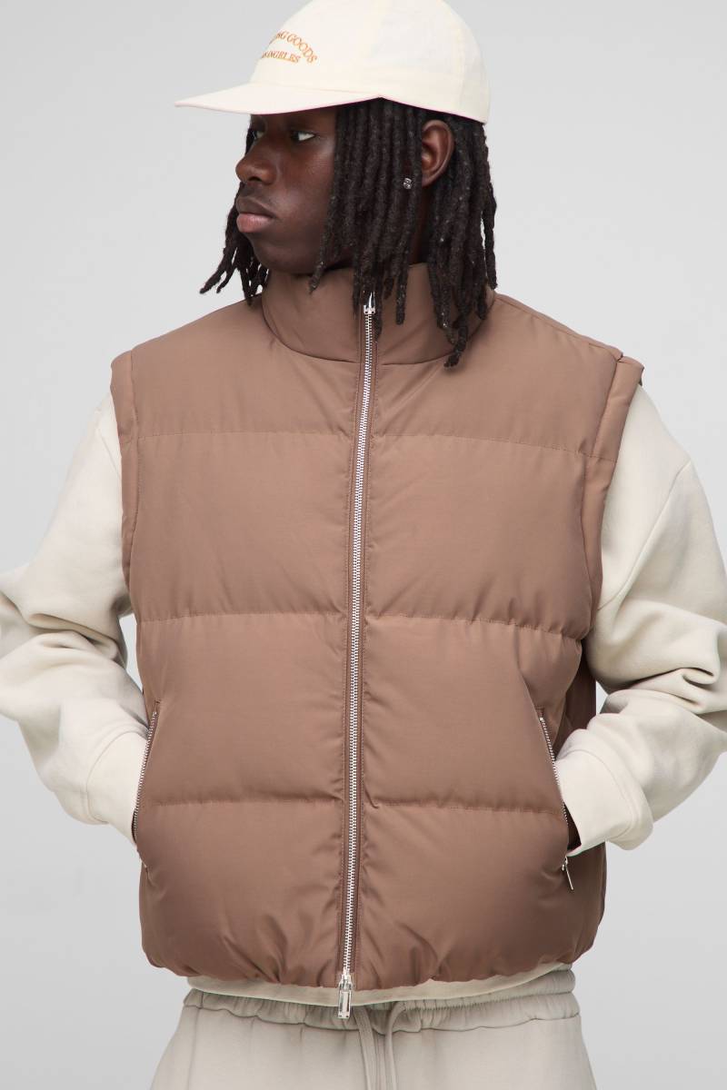 Man Boxy Fit Funnel Neck Puffer Gilet - Chocolate - M, Chocolate von boohoo