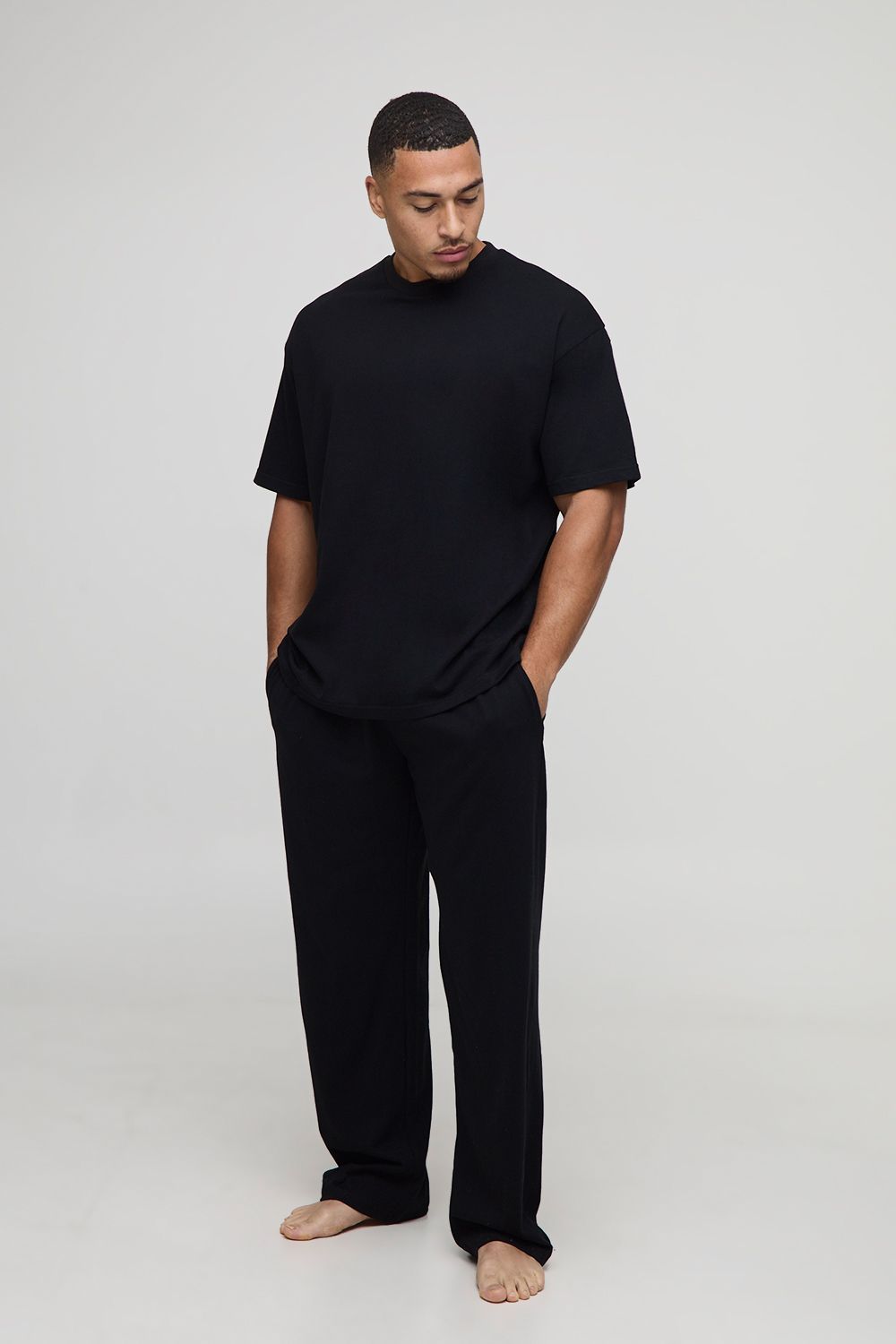 Man Loungewear Oversized T-Shirt And Relaxed Jogger Set - Black - L, Black von boohoo