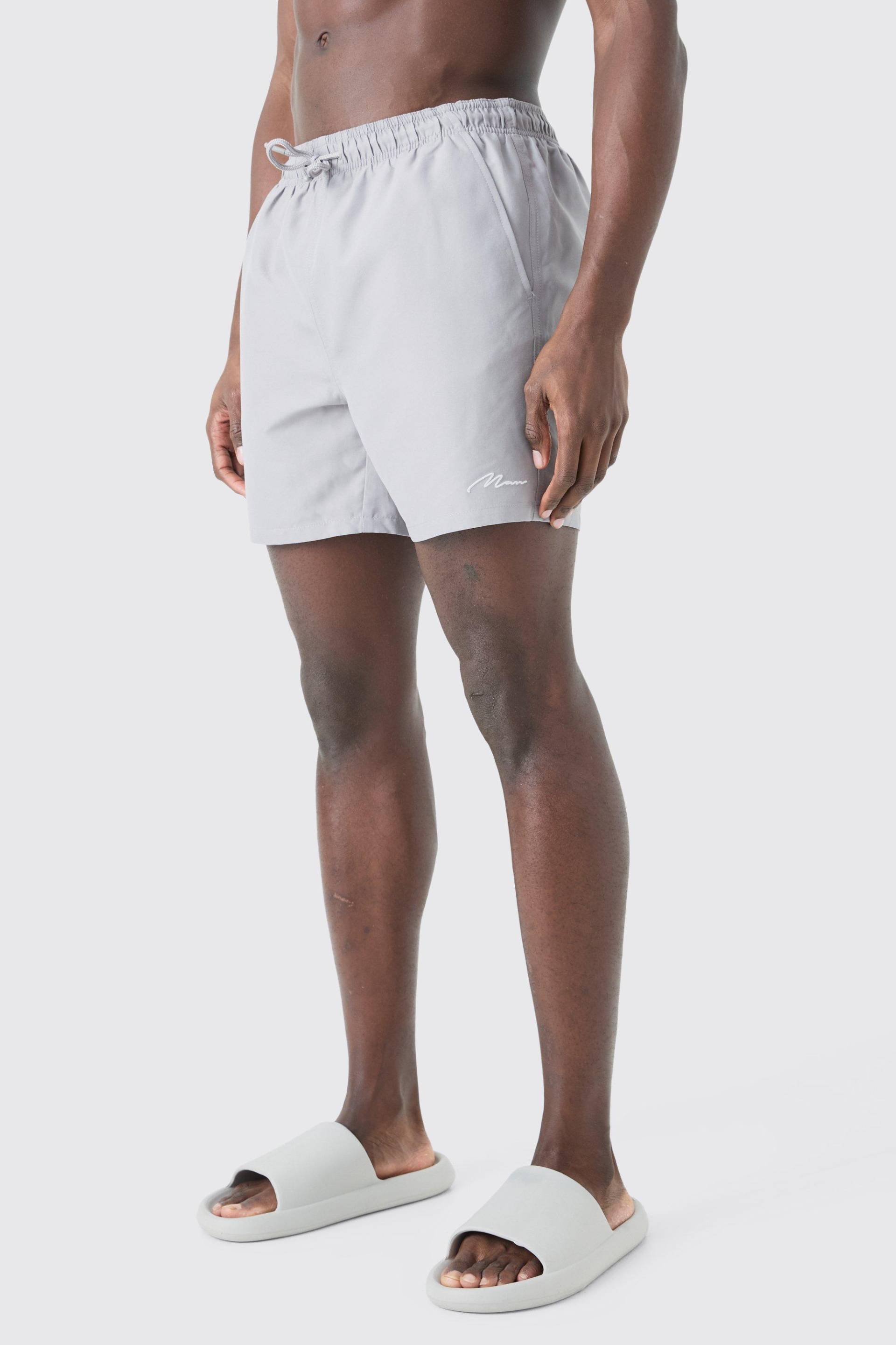 Man Signature Mittellange Badehose - Grey - M, Grey von boohoo